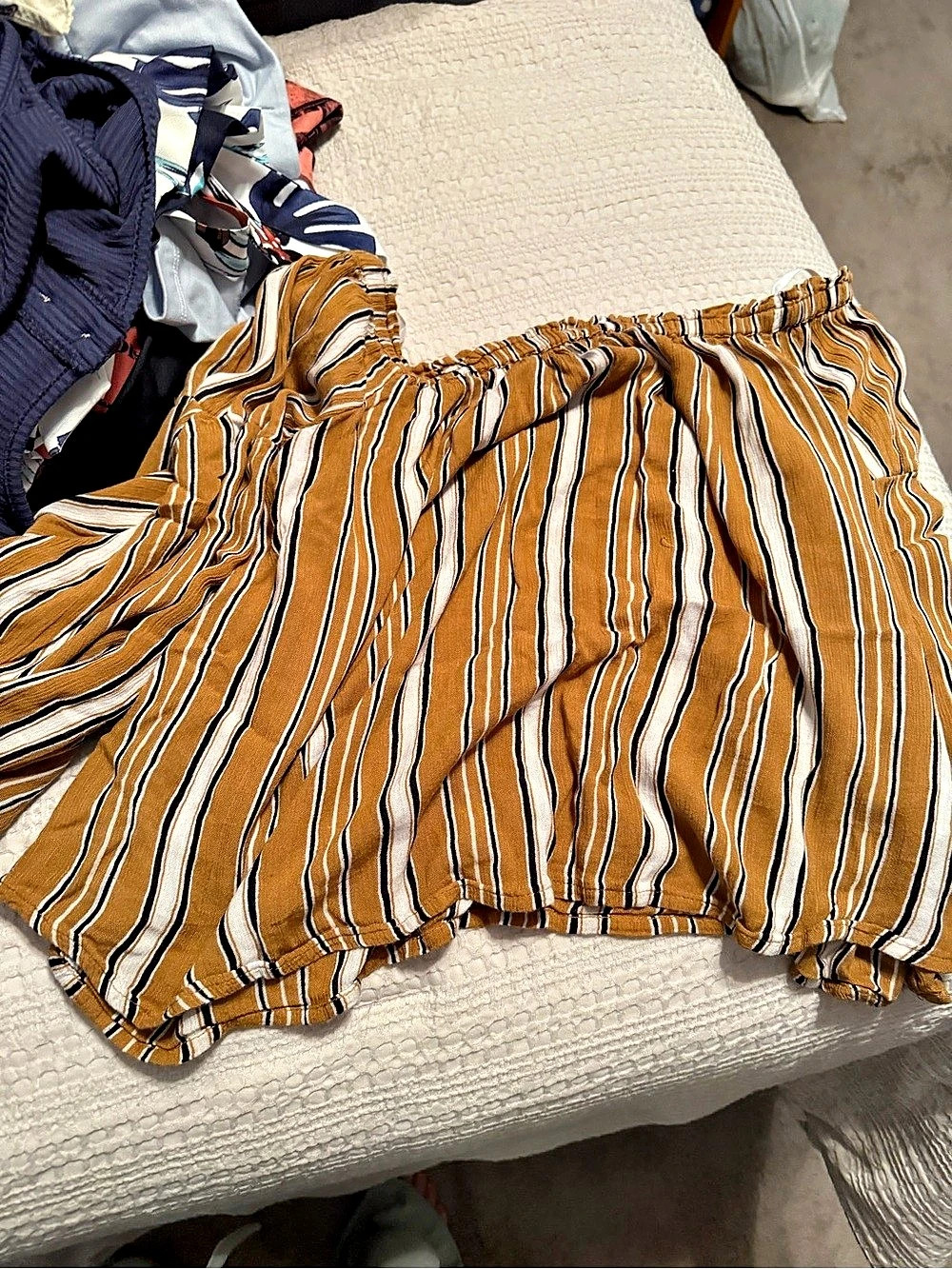 Striped flowy shirt in Yellow & White